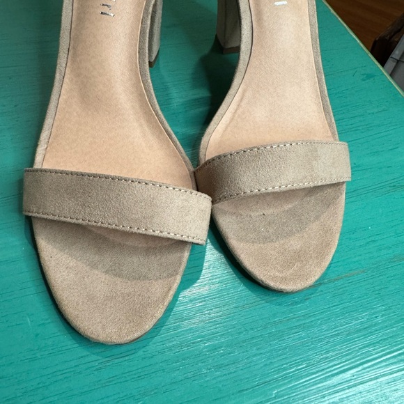 Madden Girl Beella Ankle Strap Faux Leather Chunky Heels Sandal 8 Taupe - Picture 3 of 9